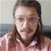 Professeur éducation aux médias et nouvelles technologies disponible pour divers cours de tout niveau.